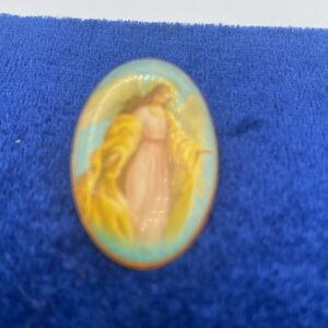 VTG Guardian Angel spiritual religious gold tone oval lapel / hat pin 1 1/8”